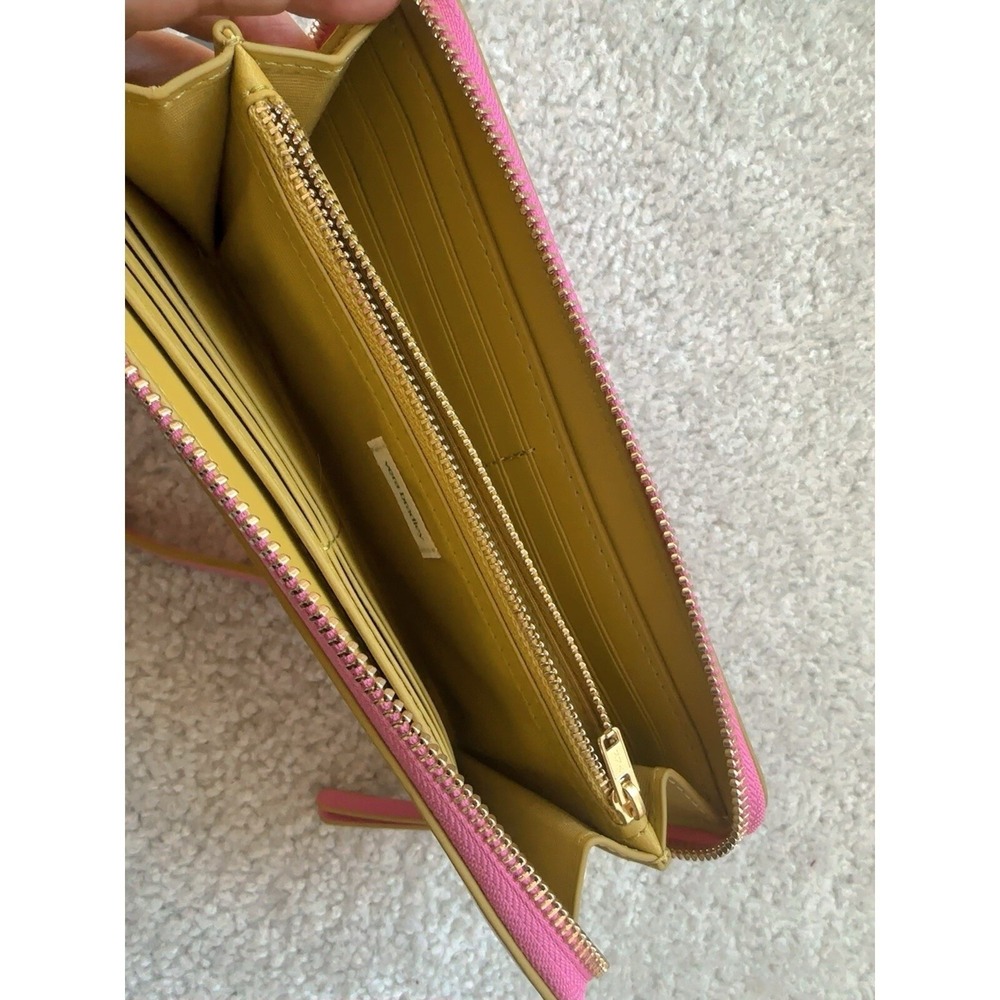 Vera Bradley Patent faux leather Accordion Wristlet, Ibis Rose Retail $110 - Picture 5 of 11
